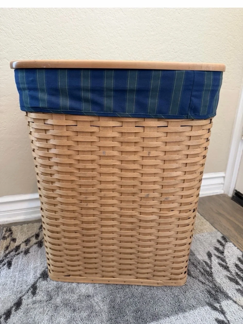 Longaberger Corner Laundry Hamper Maple Wood Lid Plastic Liner Cornflower Large